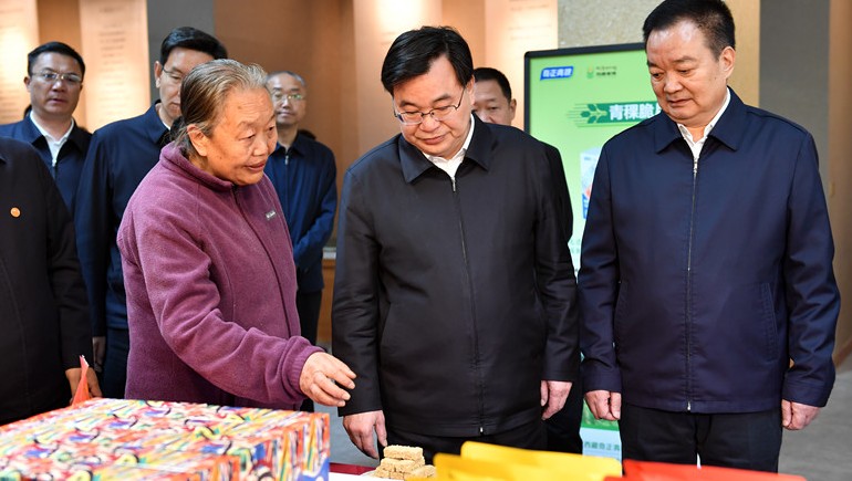 西藏·甘肅工作座談會(huì)在拉薩舉行，兩省區(qū)領(lǐng)導(dǎo)蒞臨奇正青稞考察